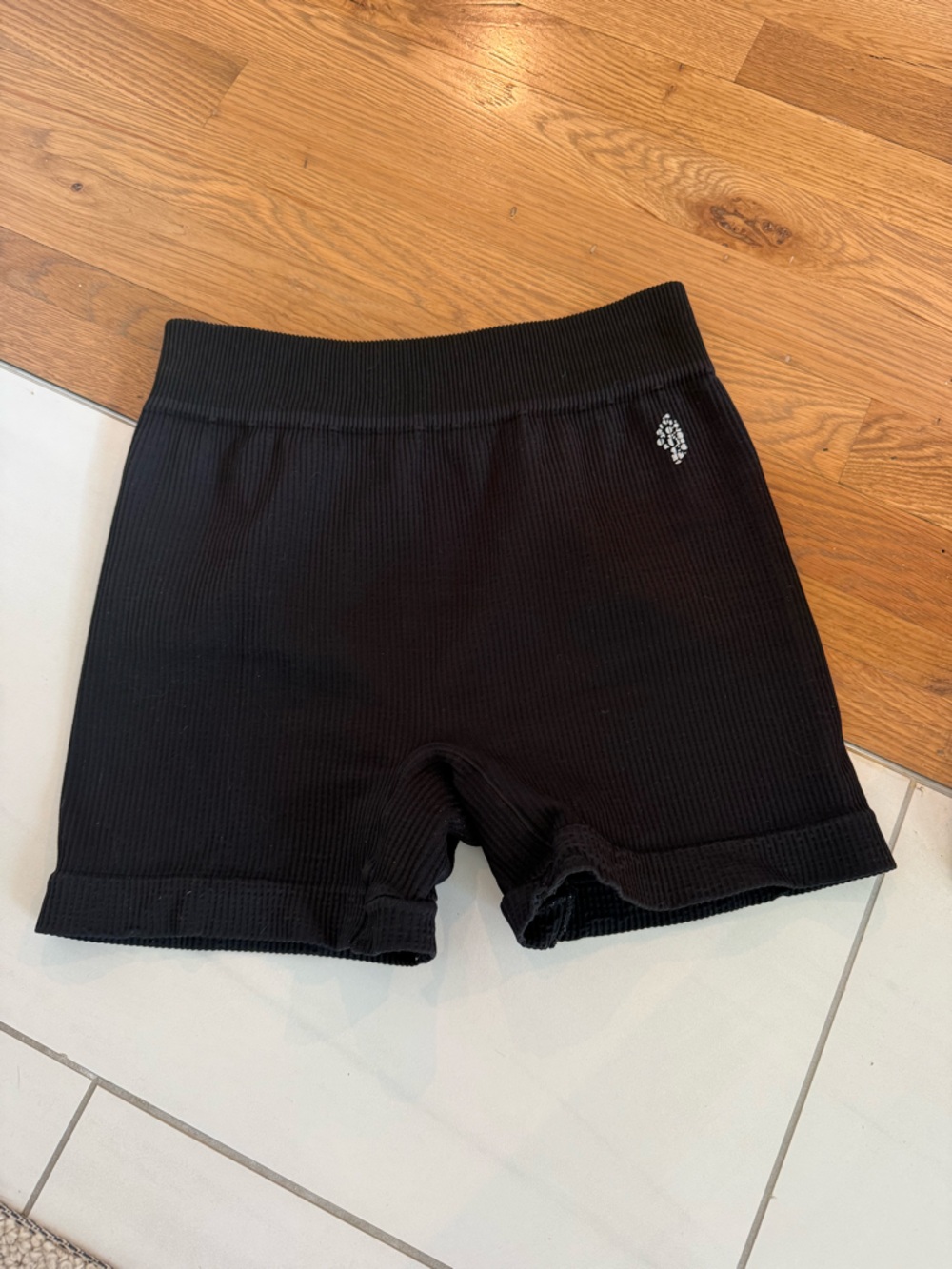 Free People Movement Happiness Runs Prajna shorts in black Size M/L